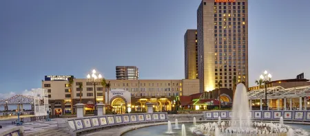 Hilton New Orleans Riverside Отели рядом с достопримечательностью «Лонг Вью Хаус энд Гарденс»