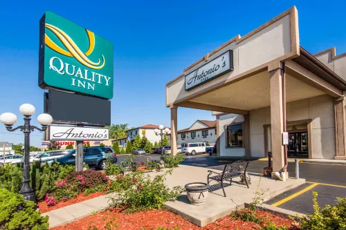 Quality Inn - Niagara Falls Blvd فنادق في Grand Island