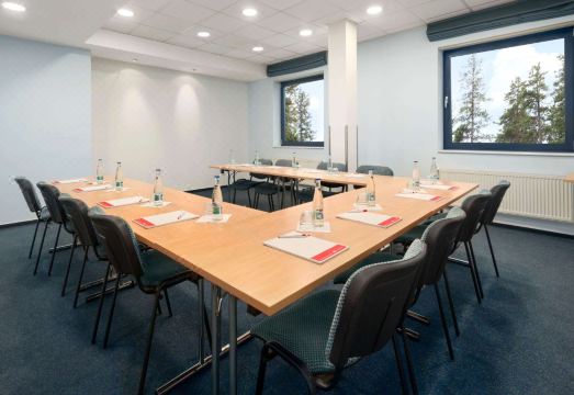 3. 라마다 에어포트..