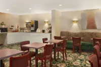 Red Carpet Inn & Suites - breakfast