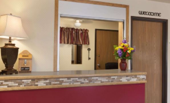 Super 8 by Wyndham Wall