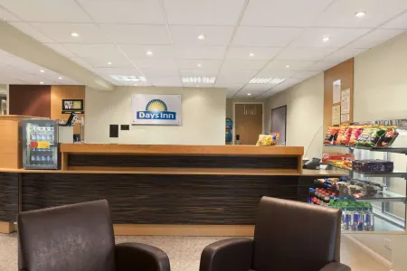 Days Inn by Wyndham Warwick North M40 Отели рядом с достопримечательностью «Warwick Racecourse»