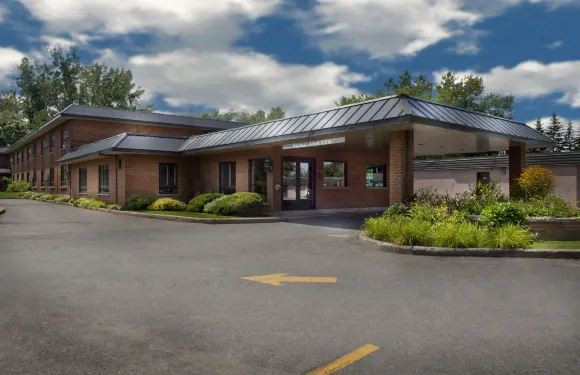 拉瓦爾溫德姆華美達酒店