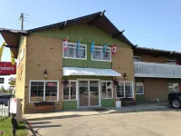 Silver Crest Lodge Hotels in Clairmont