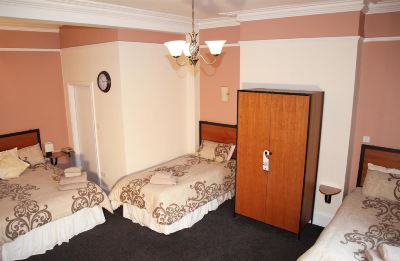 Family Room with 1 Double and 2 Twin Beds-Non-Smoking