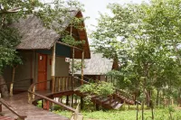 Lion Roars Lodge Hotels in Chobe