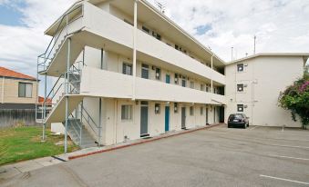 Malibu Apartments - Perth