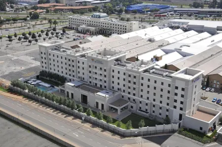 Metcourt at Emperors Palace Отели в г. Кемптон Парк