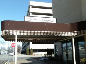 5th Avenue Inn & Suites