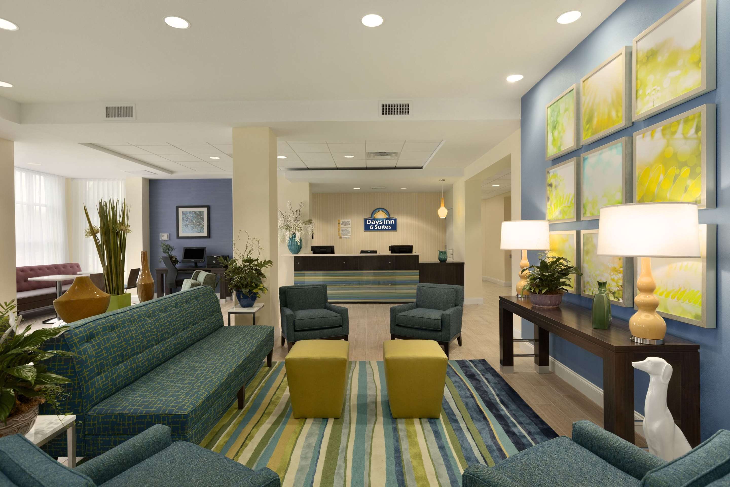 Days Inn & Suites by Wyndham Altoona