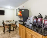 Quality Inn Macomb Near University Area - breakfast