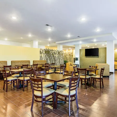 Sleep Inn & Suites West-Near Medical Center