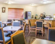 Quality Inn & Suites - breakfast