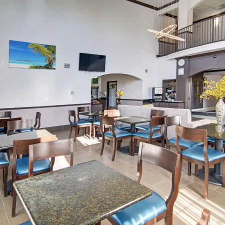 Spark by Hilton Galveston Отели рядом с достопримечательностью «Port Of Galveston»