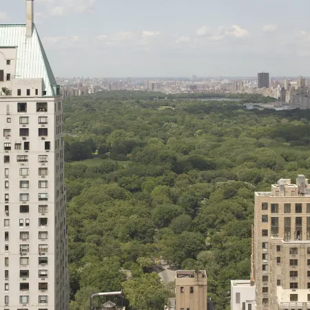 Thompson Central Park New York by Hyatt Отели рядом с достопримечательностью «Каток Уоллмен»