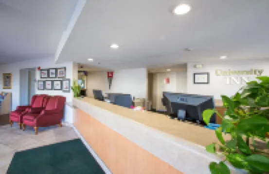 弗雷斯諾大學旅館