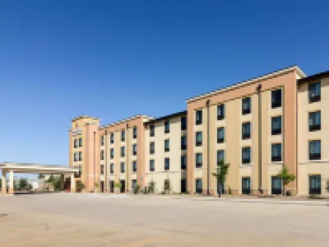 Comfort Inn & Suites Watford City Hotels in McKenzie County