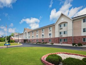 Days Inn & Suites by Wyndham Green Bay WI.