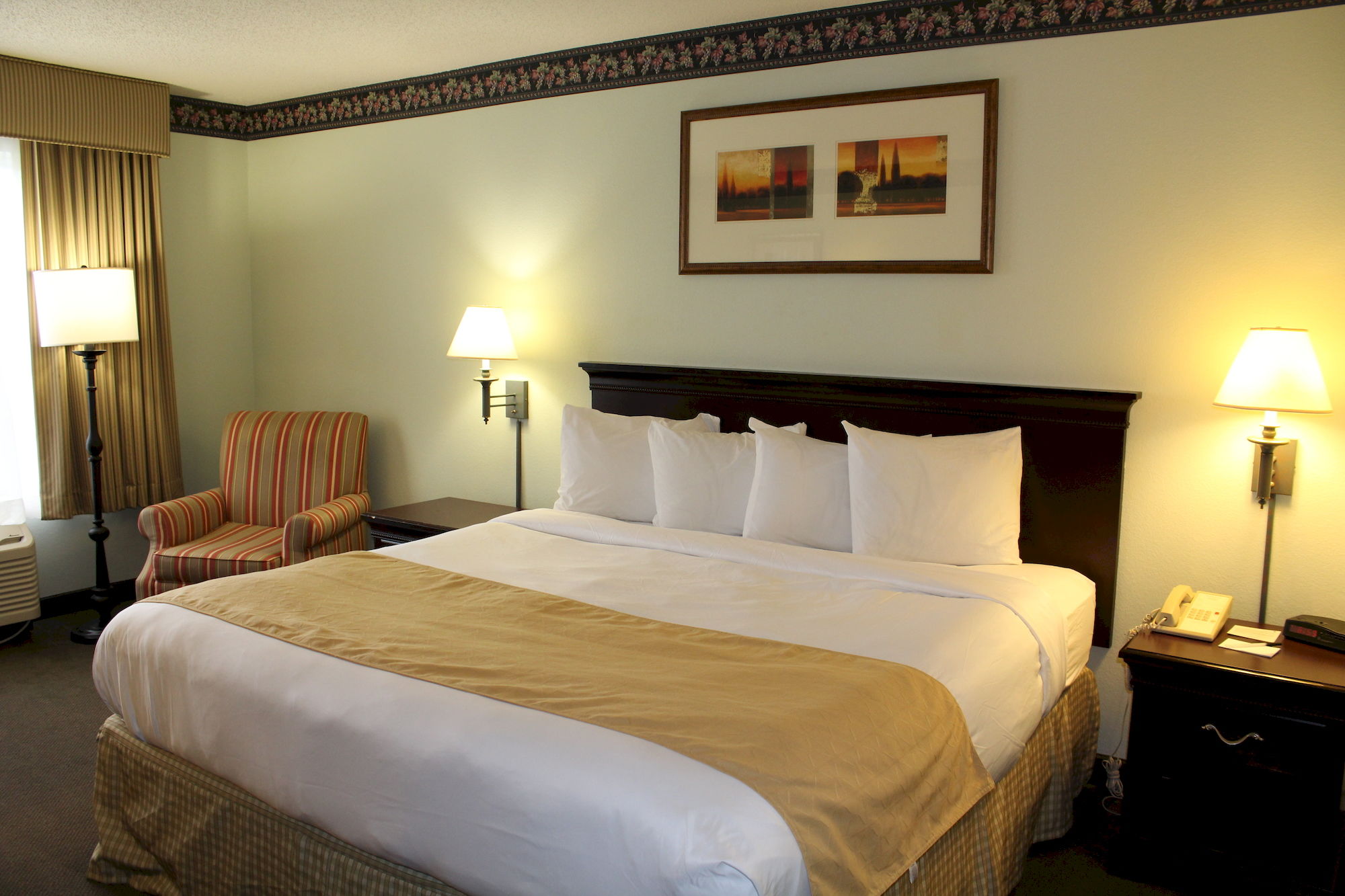 Country Inn & Suites by Radisson, Brooklyn Center, MN