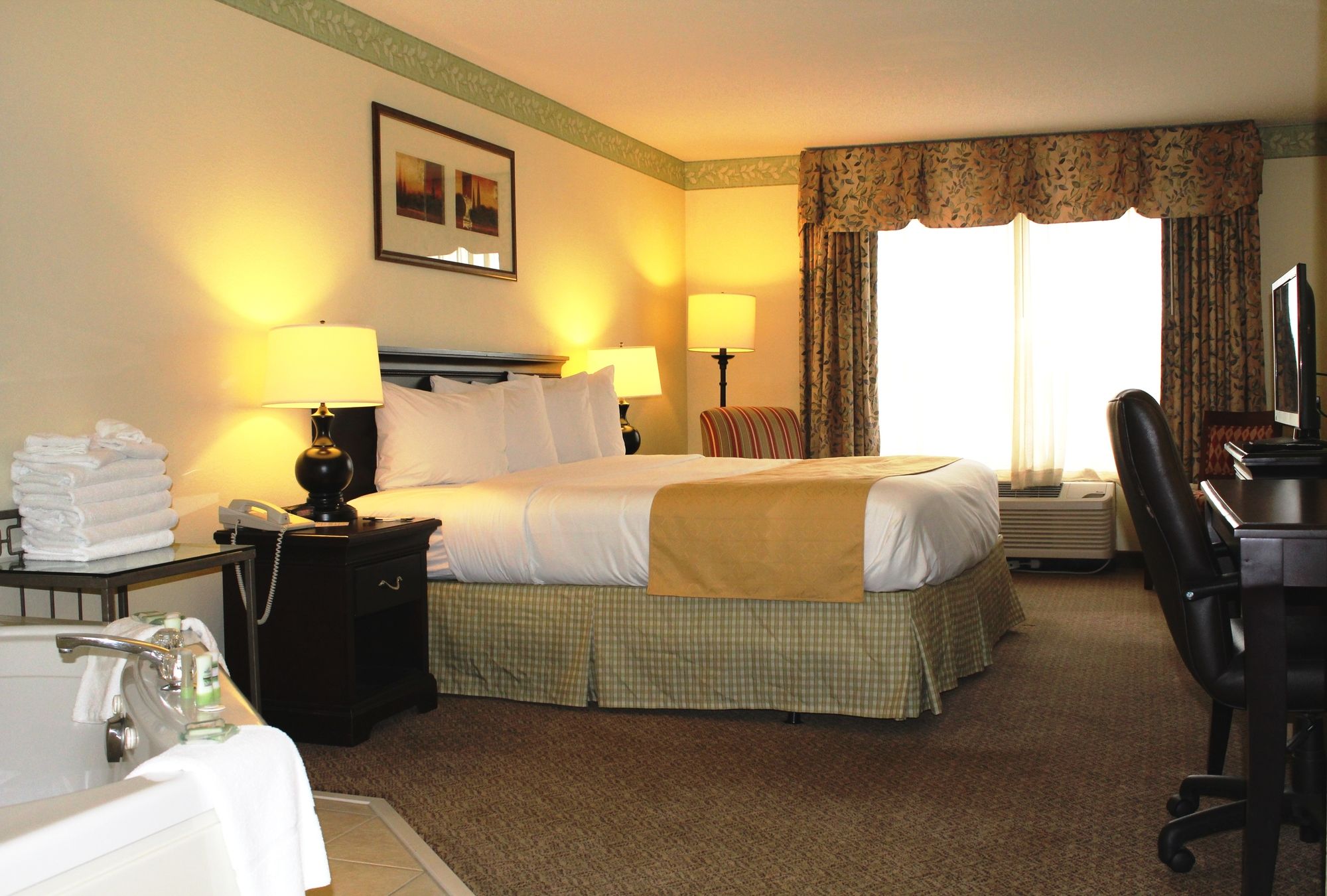 Country Inn & Suites by Radisson, Brooklyn Center, MN