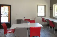 天堂村區伊克諾套房飯店