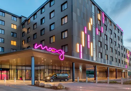 Moxy London Heathrow Airport Отели рядом со станцией Станция Хитроу-Терминал 5