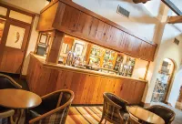 North Lakes Hotel and Spa - bar