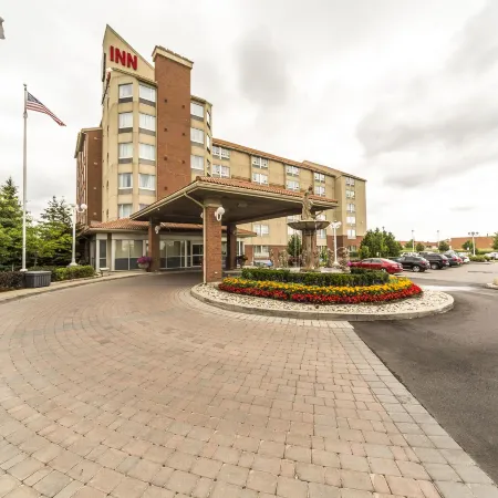 Monte Carlo Inn Vaughan Suites