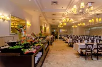 Royal Plaza Hotel فنادق في Kinnerot