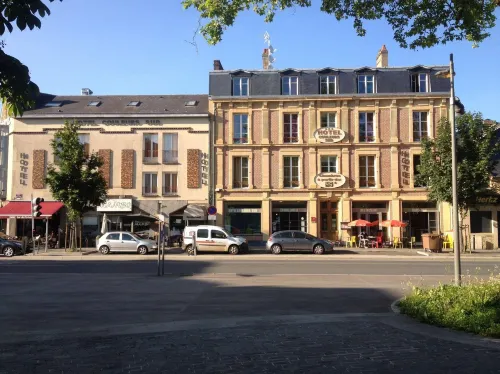 Hotel Couleurs Sud Avec Ascenseur et Restaurant Gare - Centre Ville Charleville-Mézières