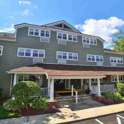 Ivy Court Inn and Suites Hotel Exterior