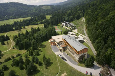 Hotel Partizán Отели в г. Чьерны Балог