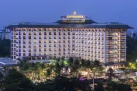 Chatrium Hotel Royal Lake Yangon Hotel berhampiran Two Trees Online Shopping