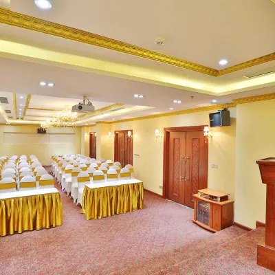 Fivitel Boutique Da Nang Отели рядом с достопримечательностью «Пляж Xuan Thieu»