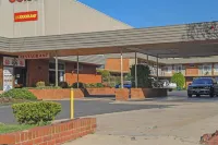 The Mid City Motor Lodge Hotels near Woollen Mills Shopping Centre