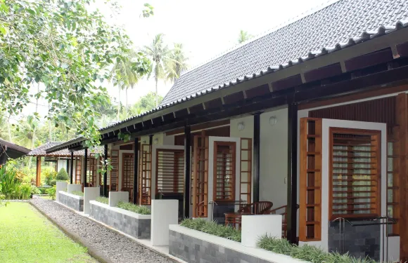 曼諾哈拉假日酒店