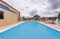 Days Inn & Suites by Wyndham Warner Robins Near Robins AFB Hotels in Warner Robins