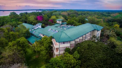 Hotel Sudu Araliya Hotel dekat Shiva Devale No.2