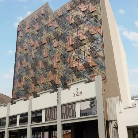 Hotel Yan Отели рядом с достопримечательностью «Торговый центр City Square»