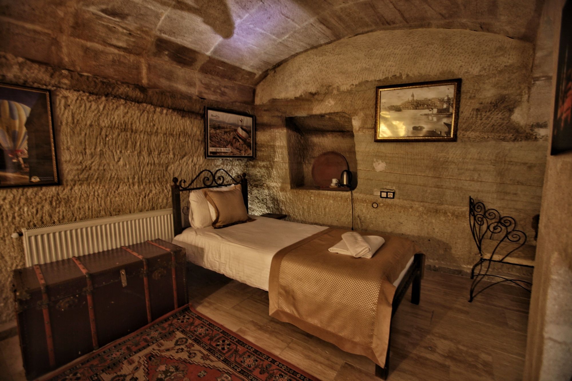 Emit Cave Hotel