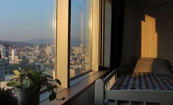 Hongdae Guesthouse 1Min from Hongik Uni Station Exit #1