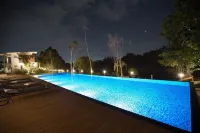 Riverawan Hotel - Pool