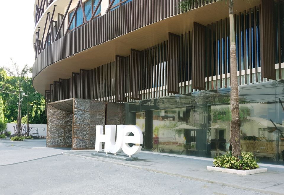 4. 휴 호텔 앤드 ..