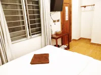 Twin Home Guesthouse Hotels near ដងព្រែក