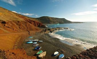 House with 3 Bedrooms in El Golfo, Lanzarote, with Terrace and Wifi Near the Beach