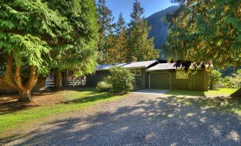 Riverside Ranch with Guest Cabin and Fireplace