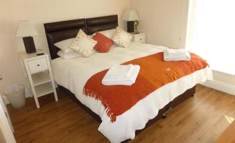 Windmill Lane Short Term Let - Housity