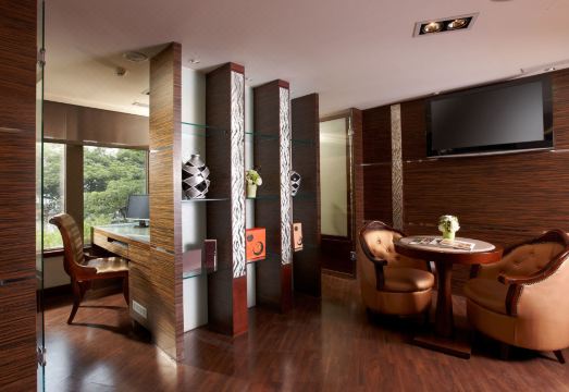 1. 타이중 차밍 시..