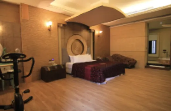 Romantic Code Art Motel