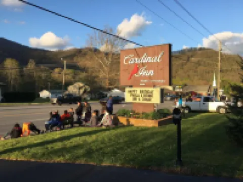 Cardinal Inn Hotels in Maggie Valley